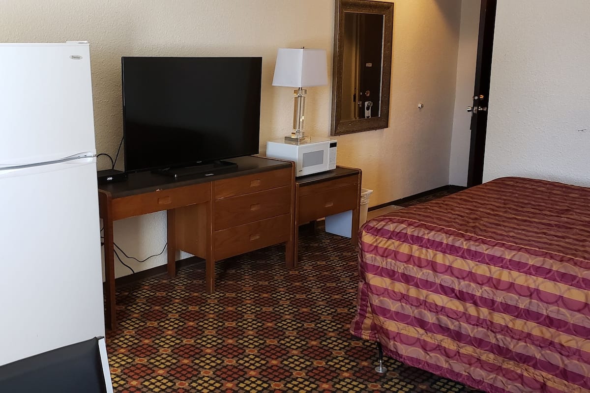 Standard Room, 1 Queen Bed