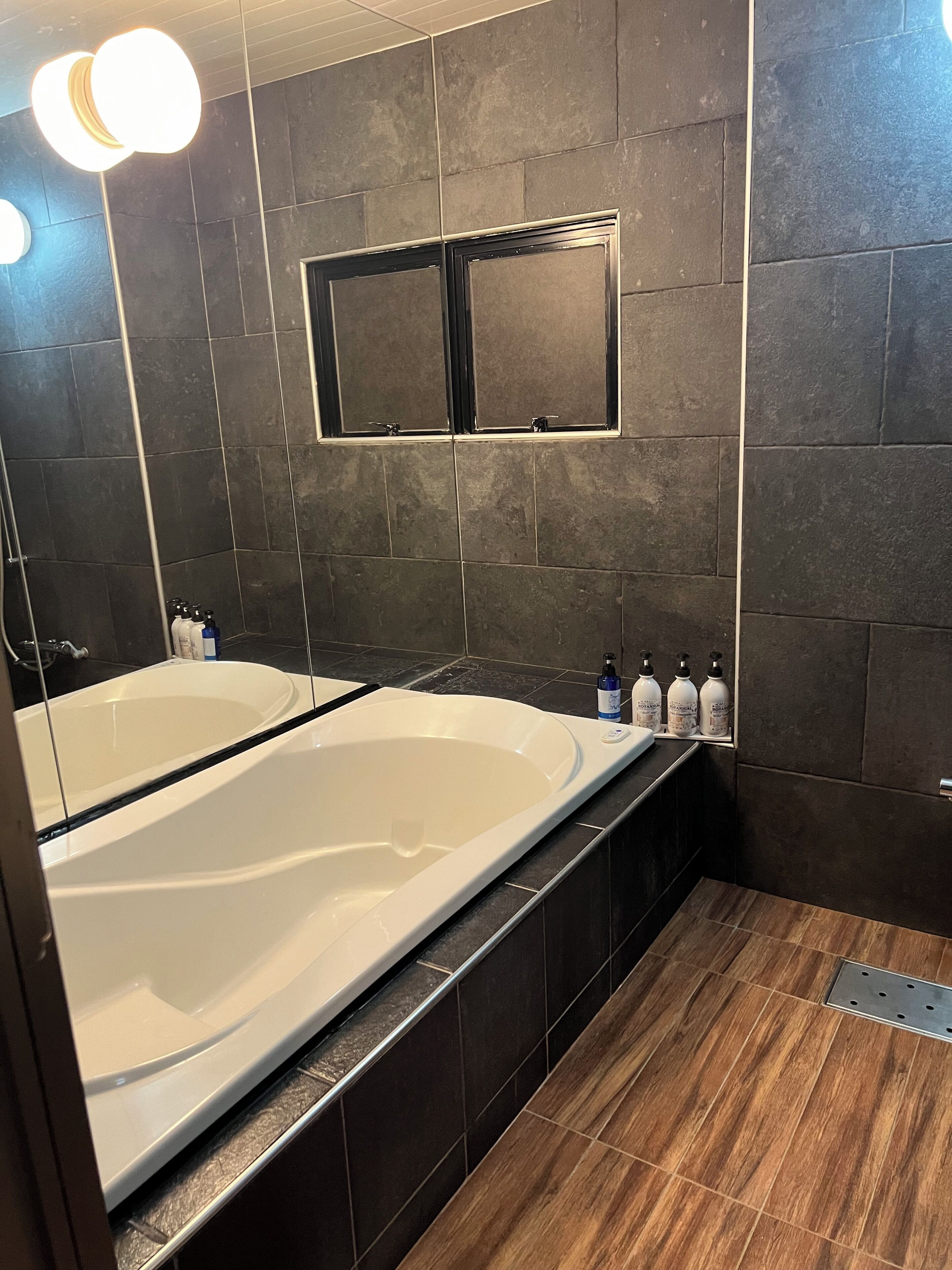 Standard Double Room | Bathroom | Separate tub and shower, jetted tub, designer toiletries, hair dryer