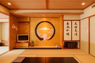 [座禅ヨガルーム]和室禁煙12.5+3畳+広縁(マウンテンビュー・部屋タイプお任せ) | 羽毛の掛け布団、セーフティボックス (室内)、客室ごとに異なる装飾、客室ごとに異なるインテリア