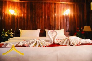 مكتب وستائر تعتيم وواي فاي مجانًا