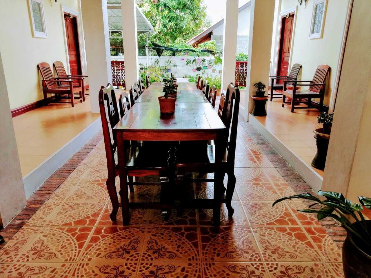 รับประทานอาหารกลางแจ้ง