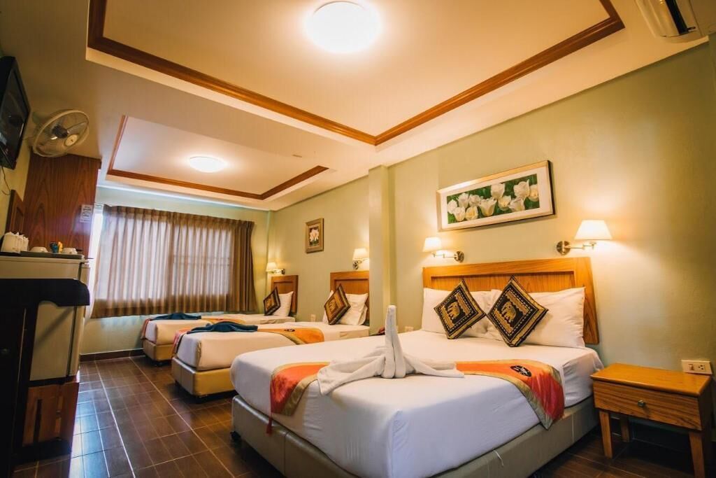 In-room safe, desk, free WiFi