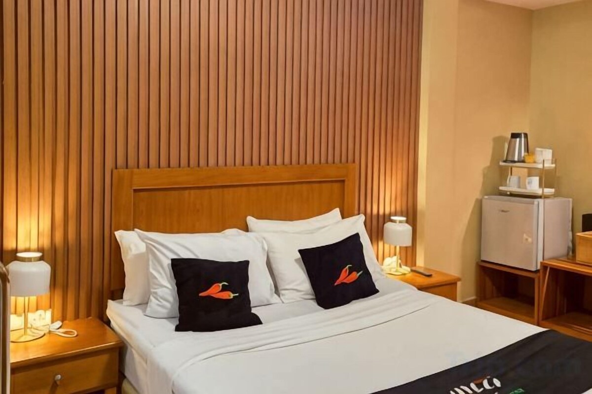 In-room safe, desk, WiFi (free)