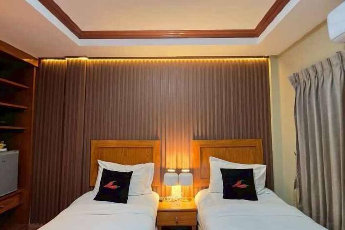 In-room safe, desk, free WiFi