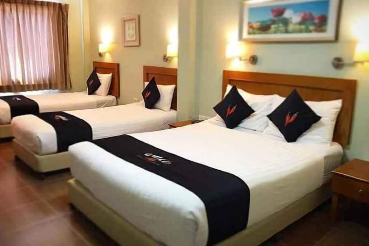 In-room safe, desk, free WiFi