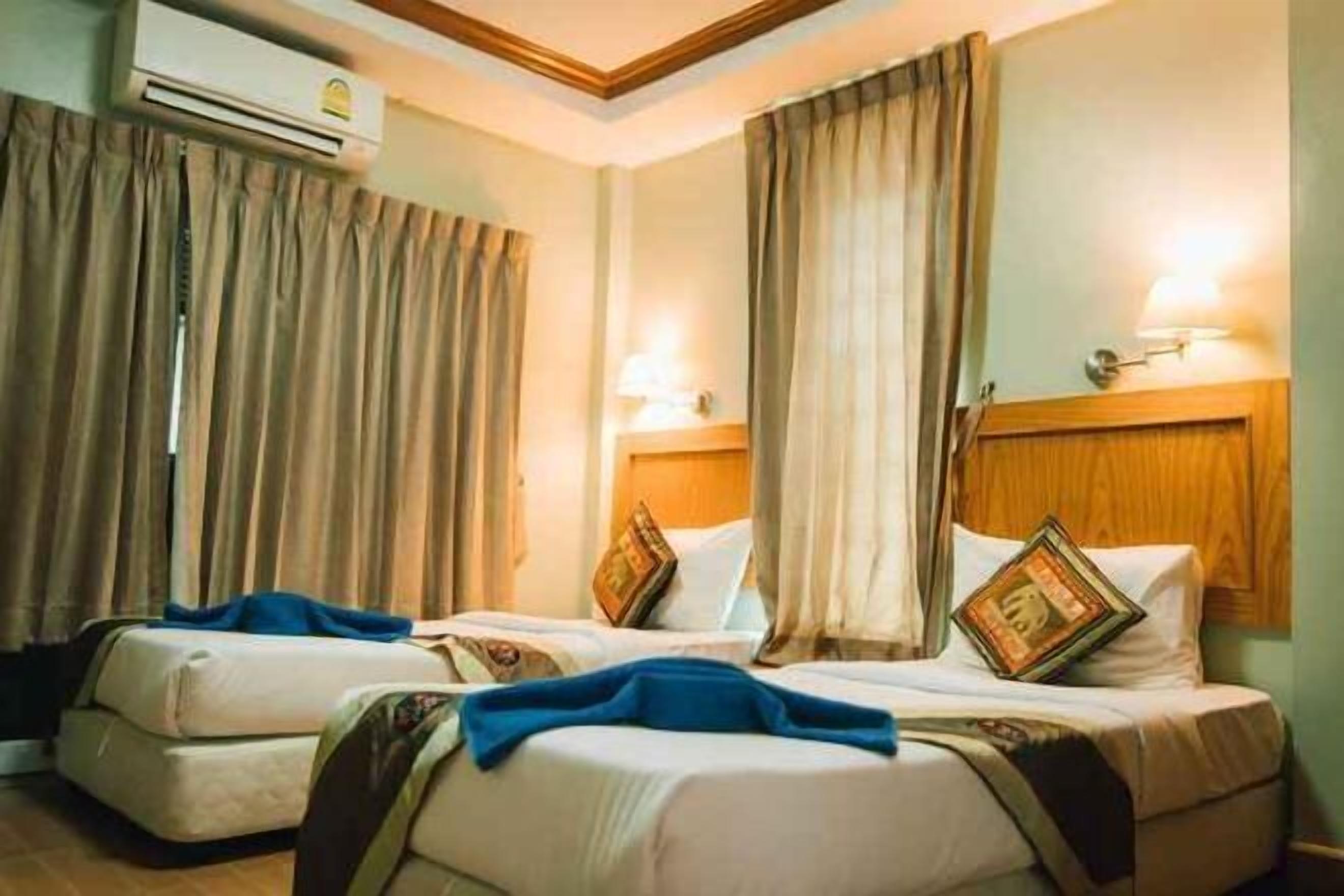 Safe på rommet, skrivebord og wi-fi (inkludert)