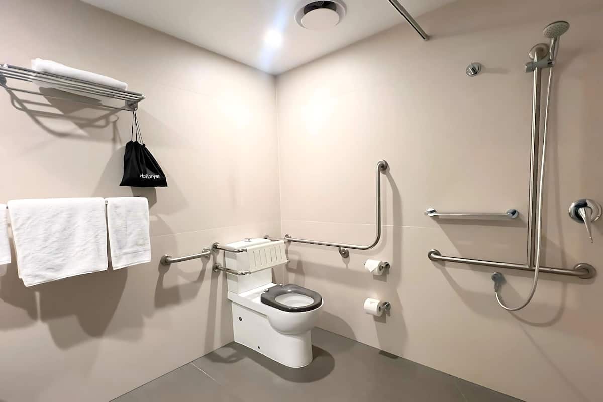 Standardværelse - 1 queensize-seng - handicapvenligt badekar | 1 soveværelse, premium-sengetøj, senge med topmadrasser