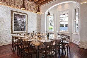 Frühstück, Mittagessen, Abendessen, italienische Küche 