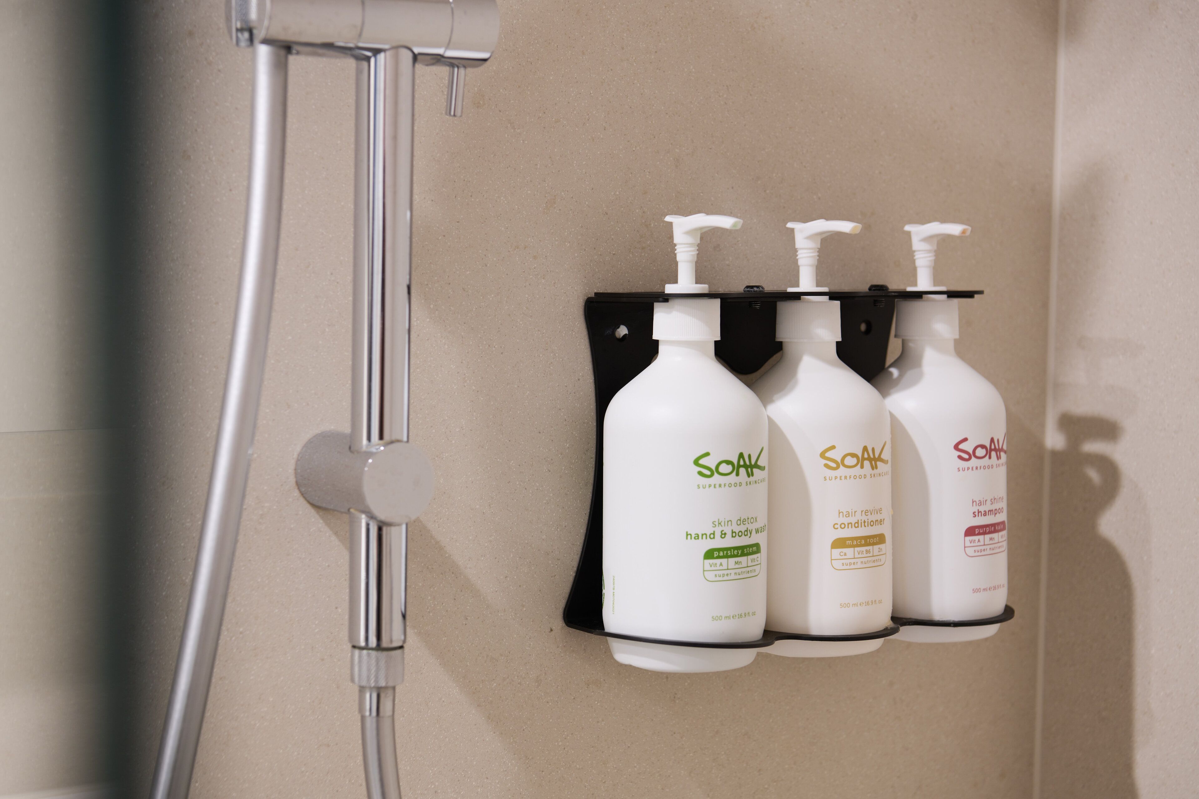 shower, rainfall showerhead, free toiletries, hair dryer