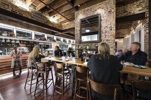 Bar (on property) - Holiday Inn West Perth by IHG (West Perth)