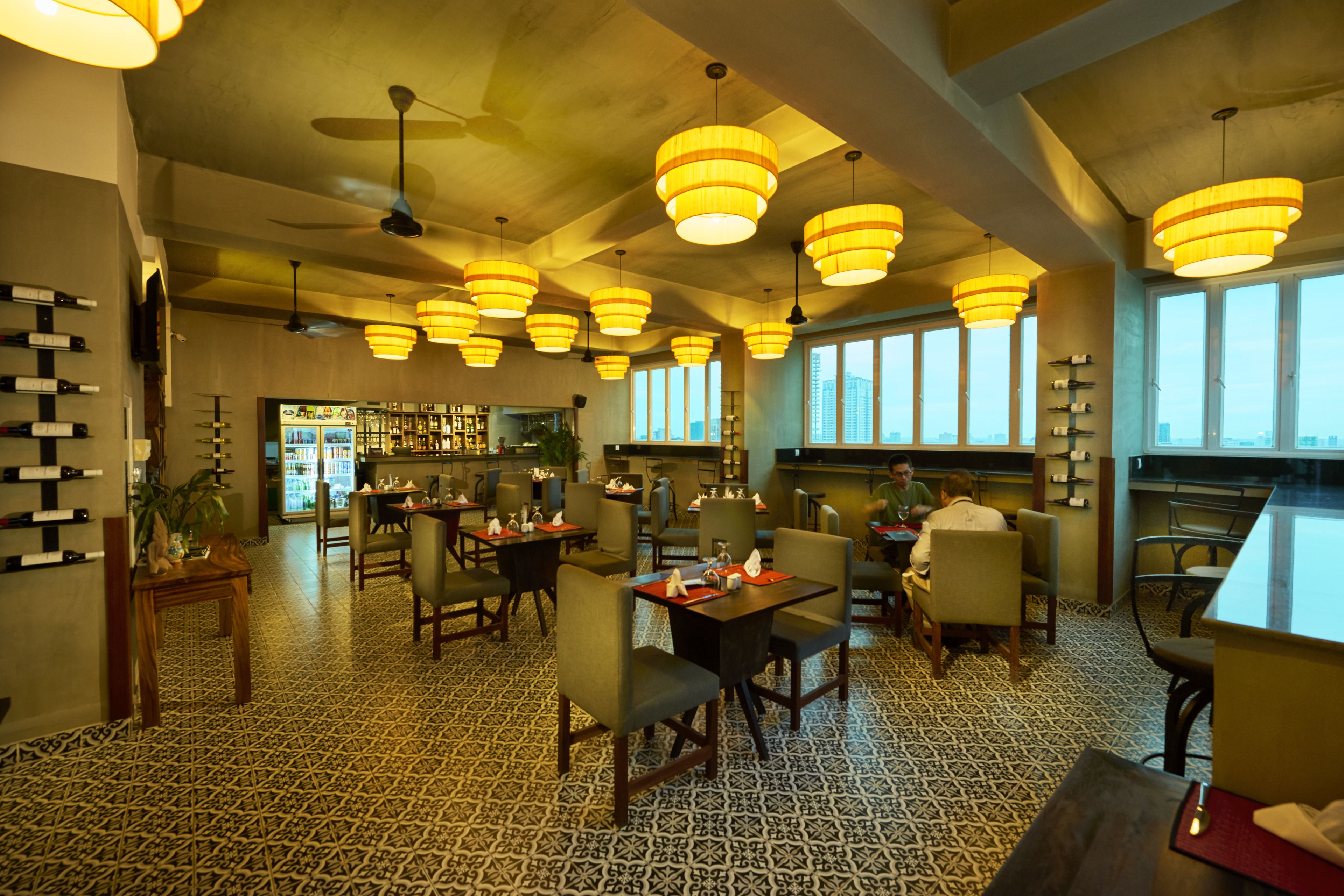 Breakfast, lunch, dinner served; international cuisine 