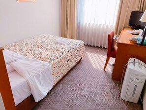 Camera singola (Smoking preference not guaranteed) | Una scrivania, ferro/asse da stiro, Wi-Fi gratuito, lenzuola