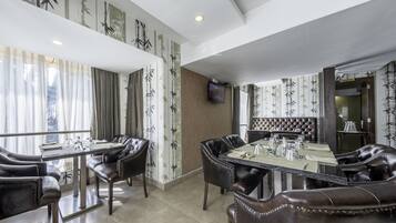 Ilmainen päivittäinen mannermainen aamiainen