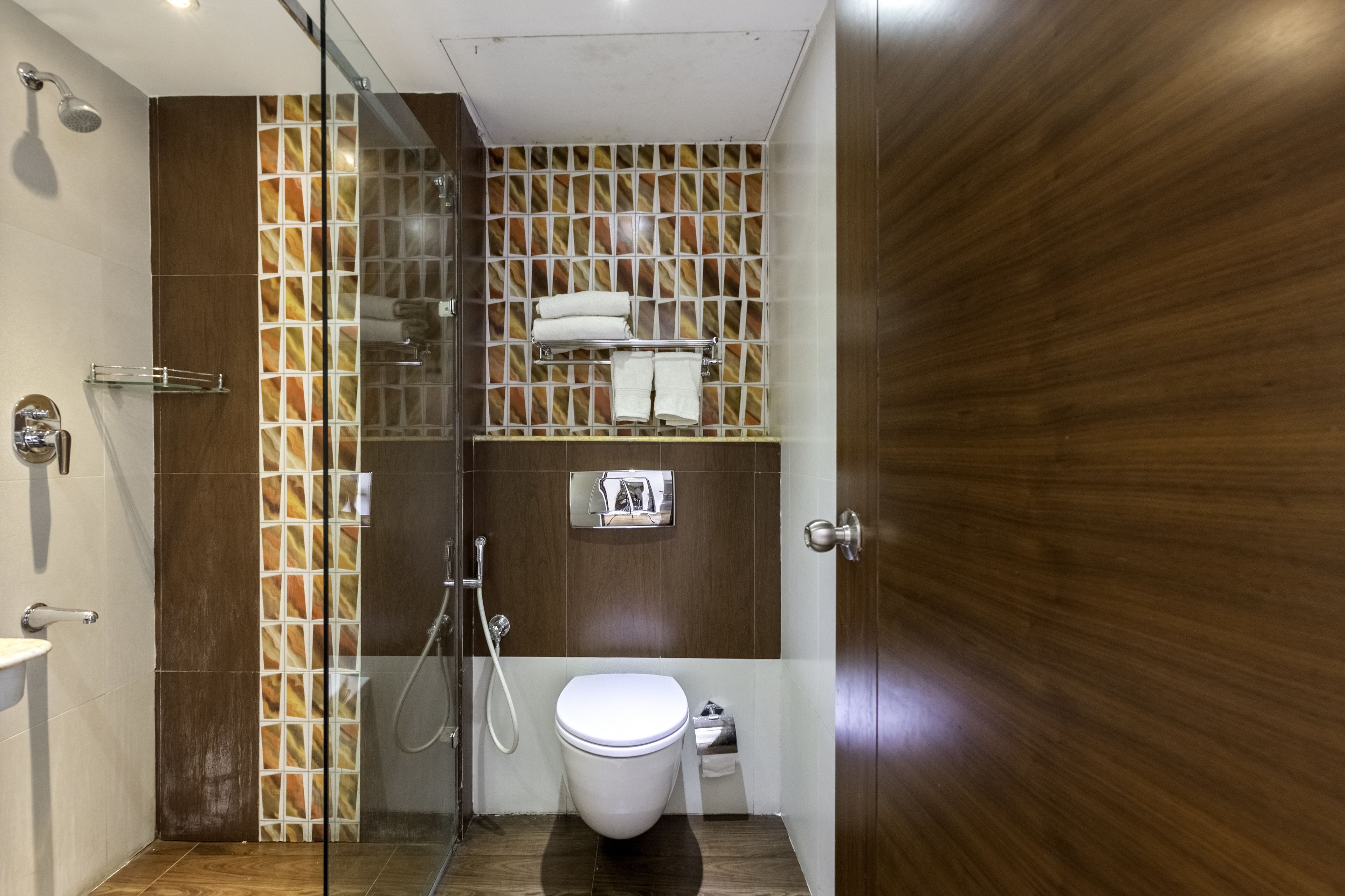 standard room | bathroom | shower, rainfall showerhead, free toiletries, towels