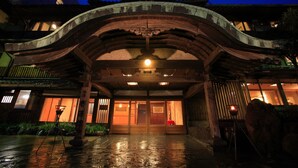 Front of property - evening/night - Shunyoukan (Unzen)