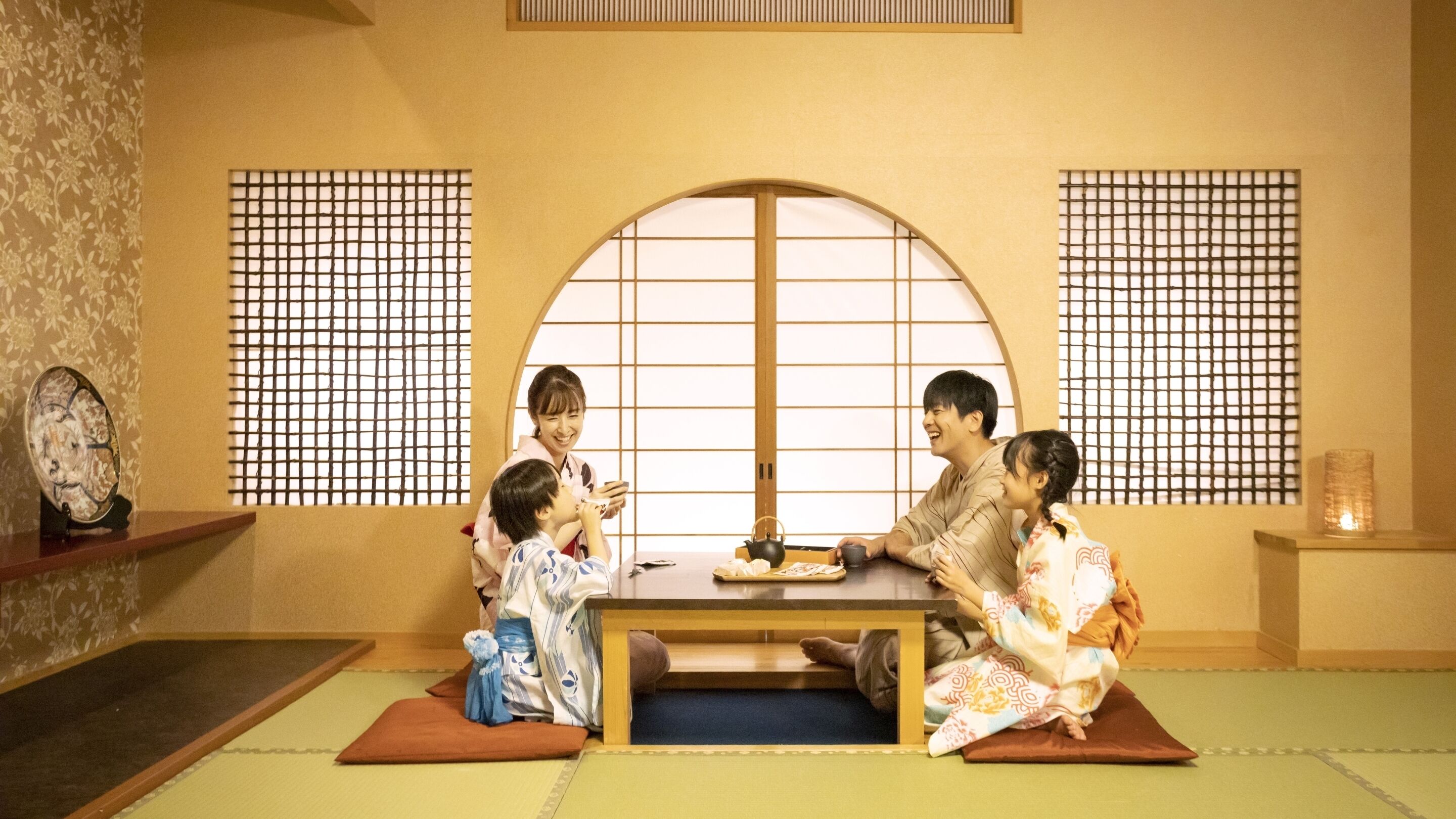 Standard Quadruple Room, Non Smoking (Japanese Style, without Bath, No View) | Peti besi dalam bilik, meja, Wi-fi percuma, cadar katil 