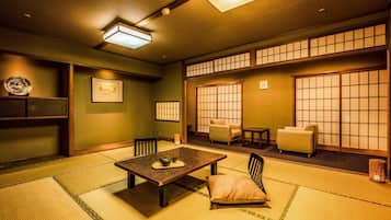 Standard Japanese Style Room with Bath and Balcony, Non-Smoking | In-room safe, desk, free WiFi, bed sheets