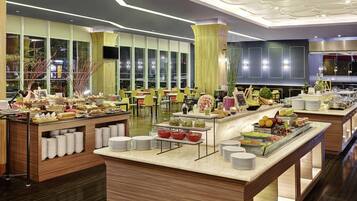 Frokost, lunsj og middag serveres, internasjonale retter