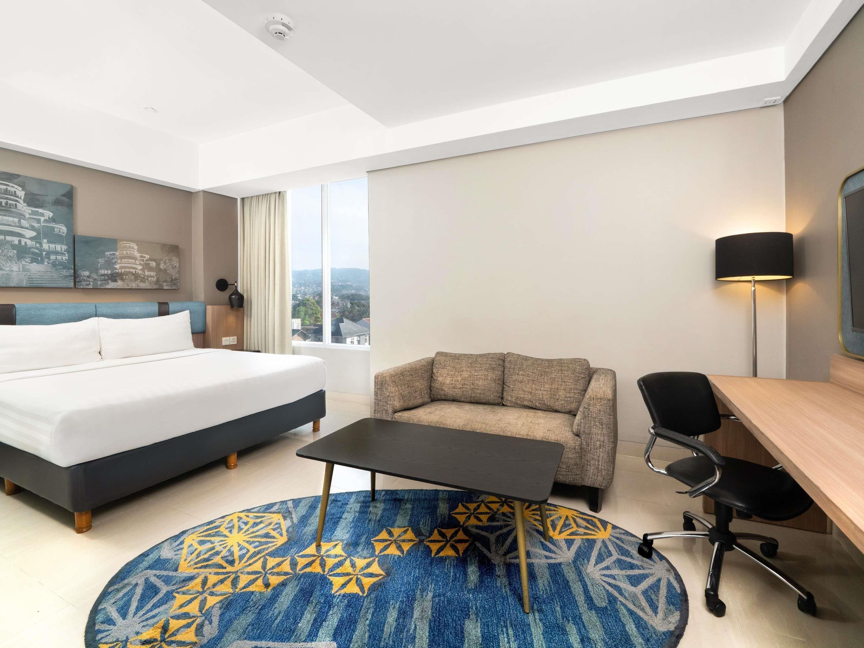 Deluxe Suite, 1 Double Bed | In-room safe, desk, iron/ironing board, free WiFi