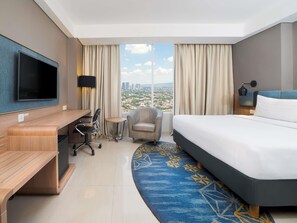 Phòng đôi Deluxe, 1 giường đôi | Két bảo mật tại phòng, bàn, bàn ủi/dụng cụ ủi quần áo 