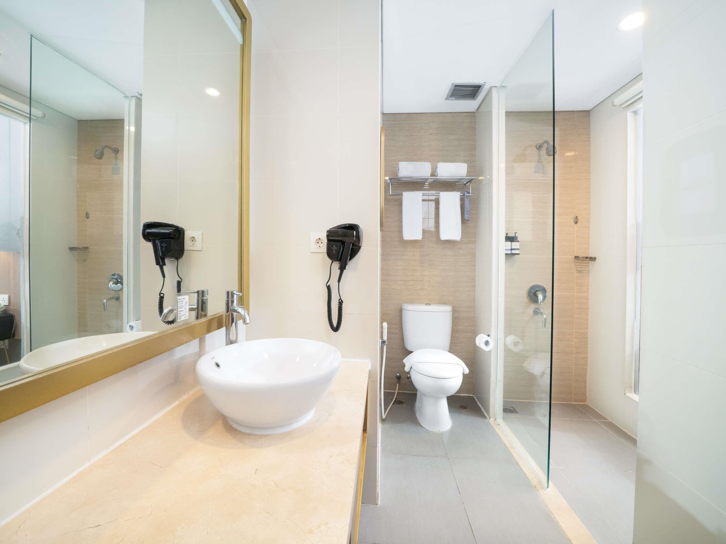 In-room safe, desk, iron/ironing board, free WiFi