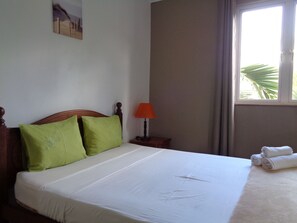 Appartement Standard, 3 chambres, cuisine (Tiffany Apartment) | Coffres-forts dans les chambres, fer et planche à repasser