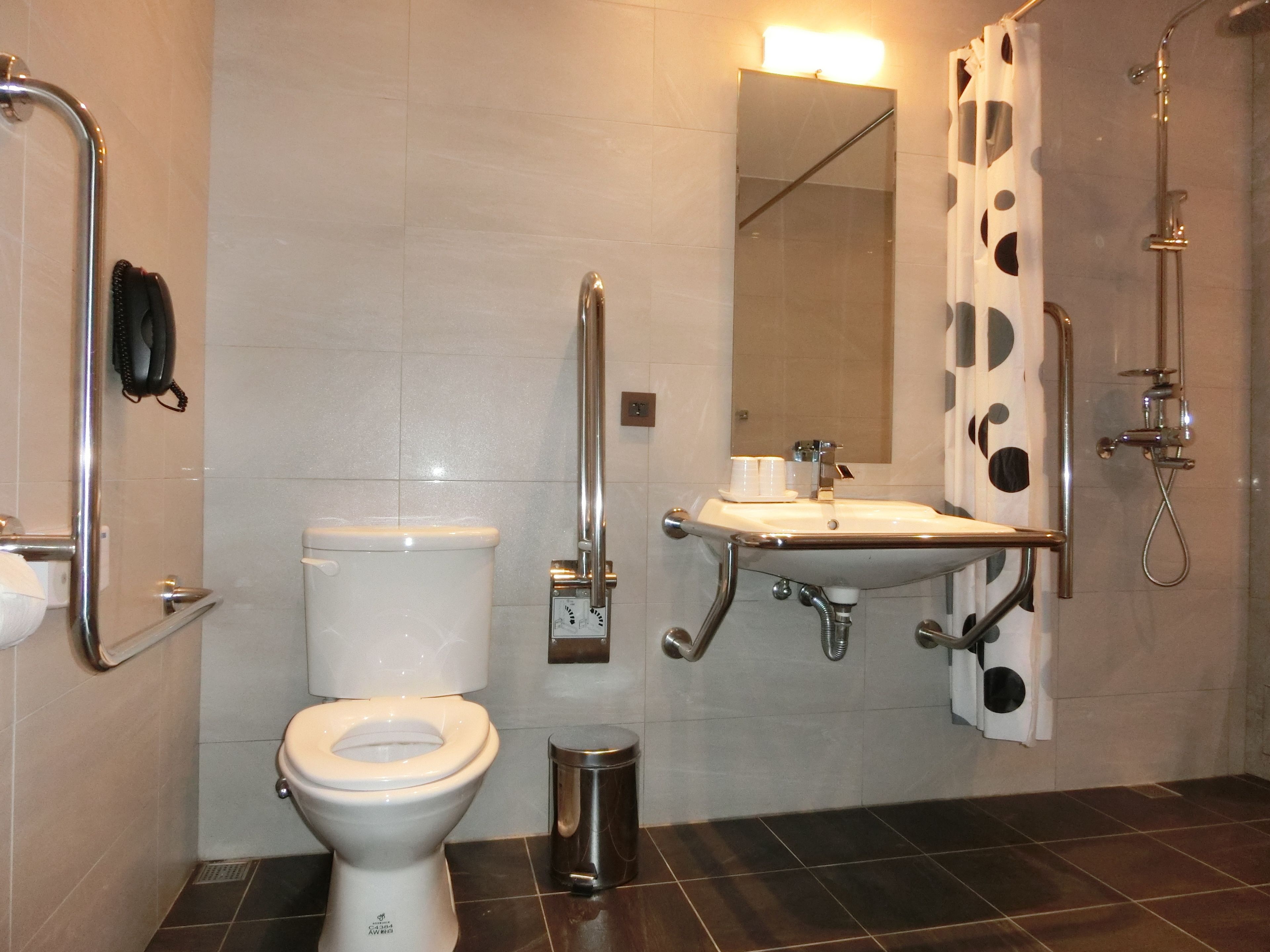 disabled classic king/twin,no windows,high floor | bathroom sink