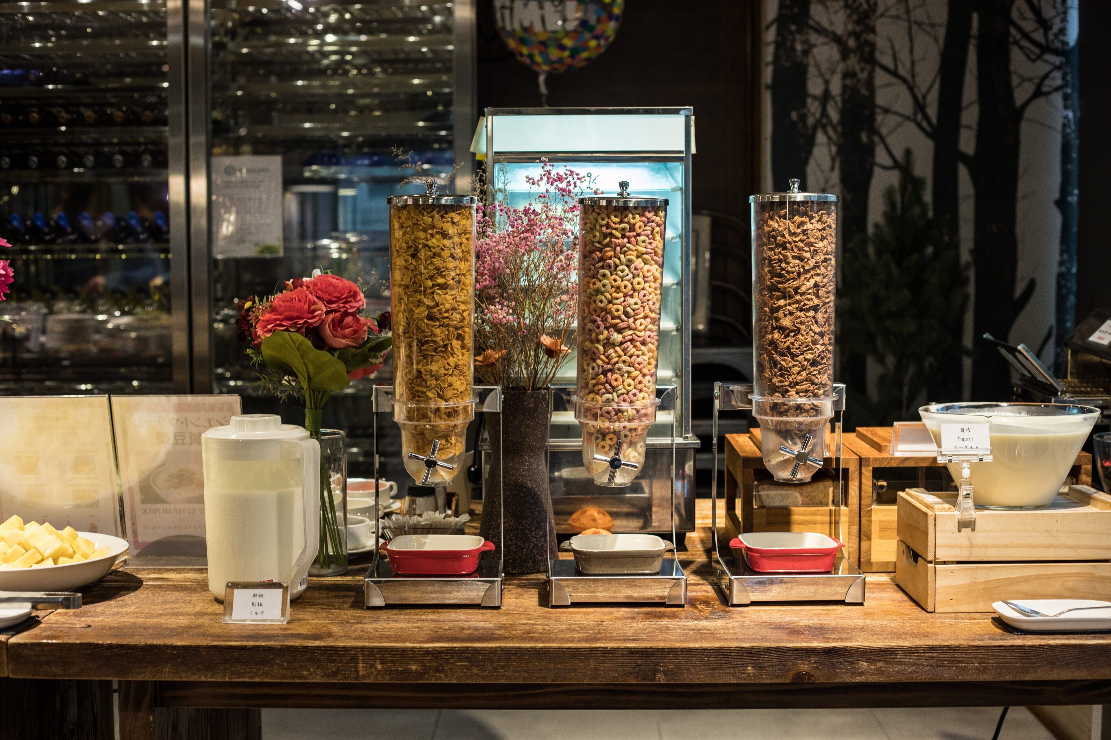 daily self-service breakfast (twd 300 per person)