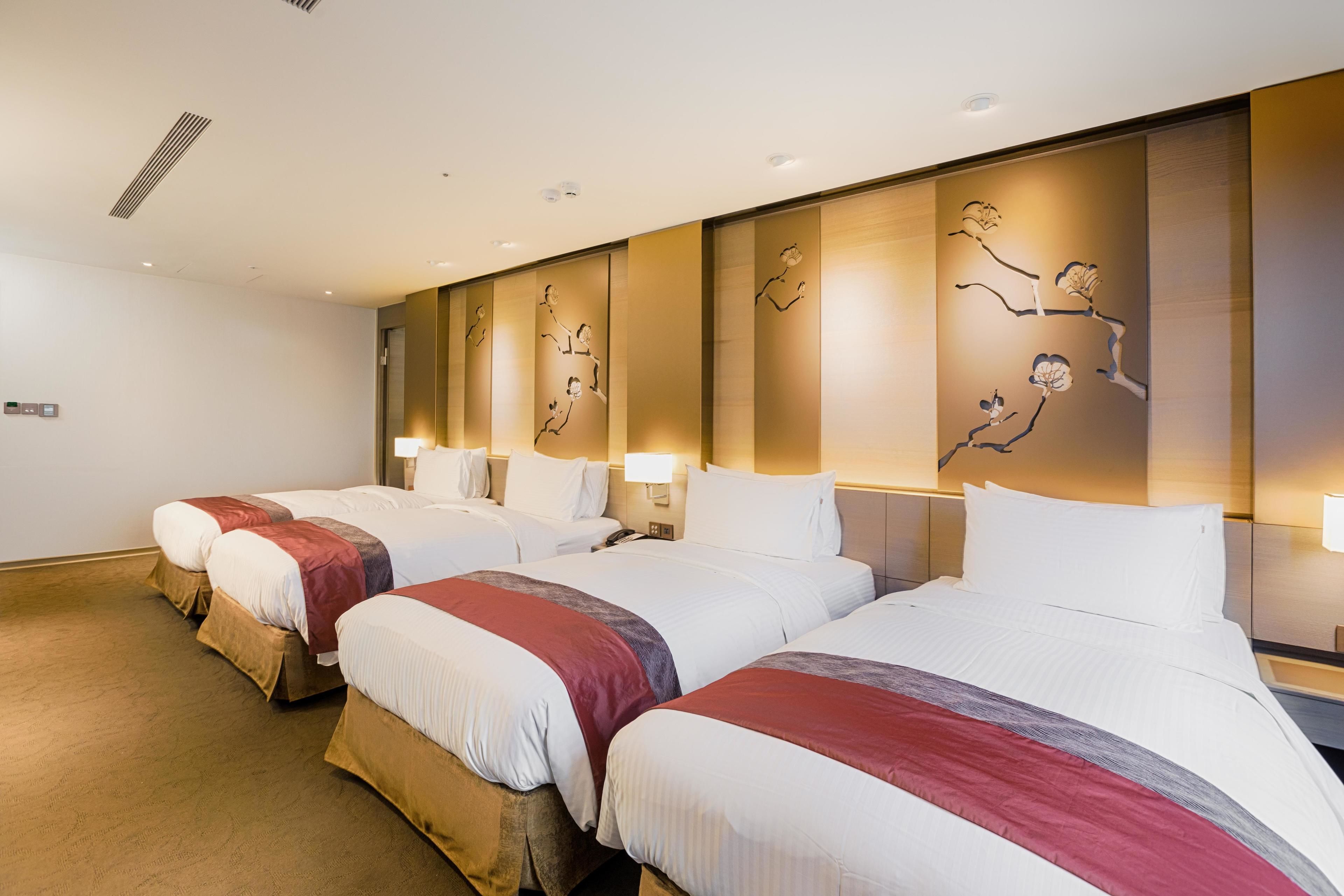 deluxe quadruple room, bathtub, tower | 1 bedroom, premium bedding, in-room safe, desk