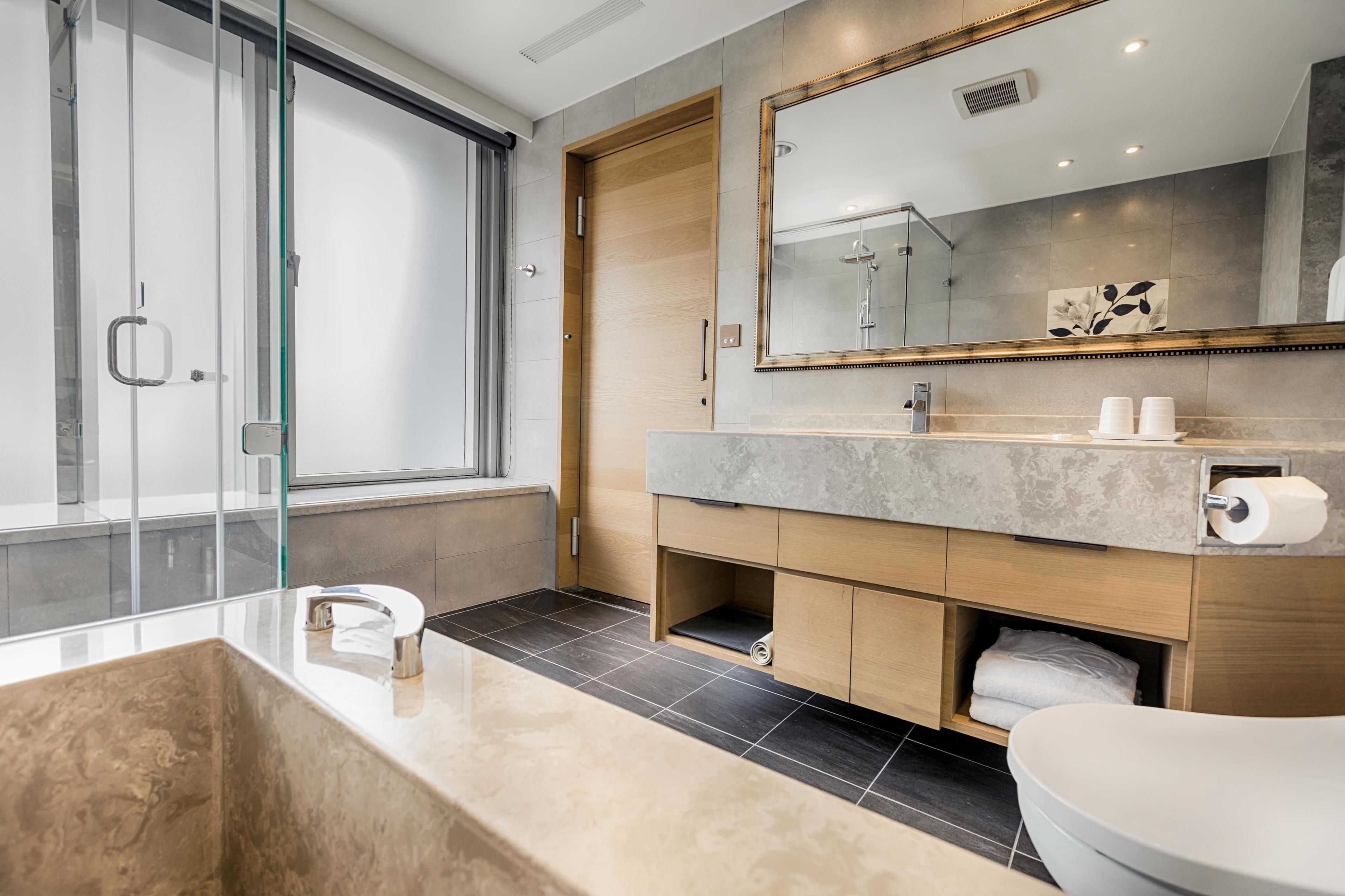 standard twin room, bathtub | deep-soaking bathtub