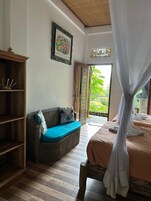 Kamar Twin Basic, 1 kamar tidur, pemandangan kebun | 1 kamar tidur, seprai premium, brankas, dan meja kerja