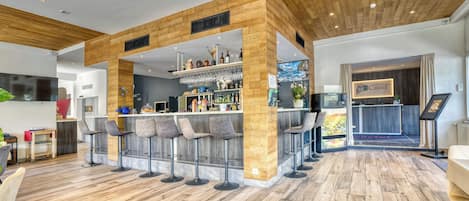 Lunch and dinner served, Regional cuisine