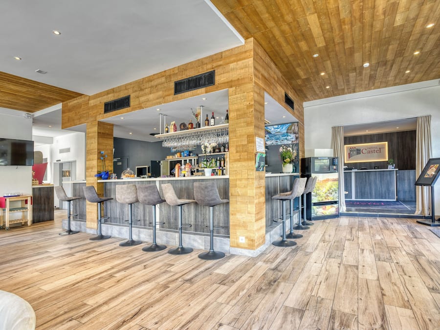 Lunch and dinner served, Regional cuisine