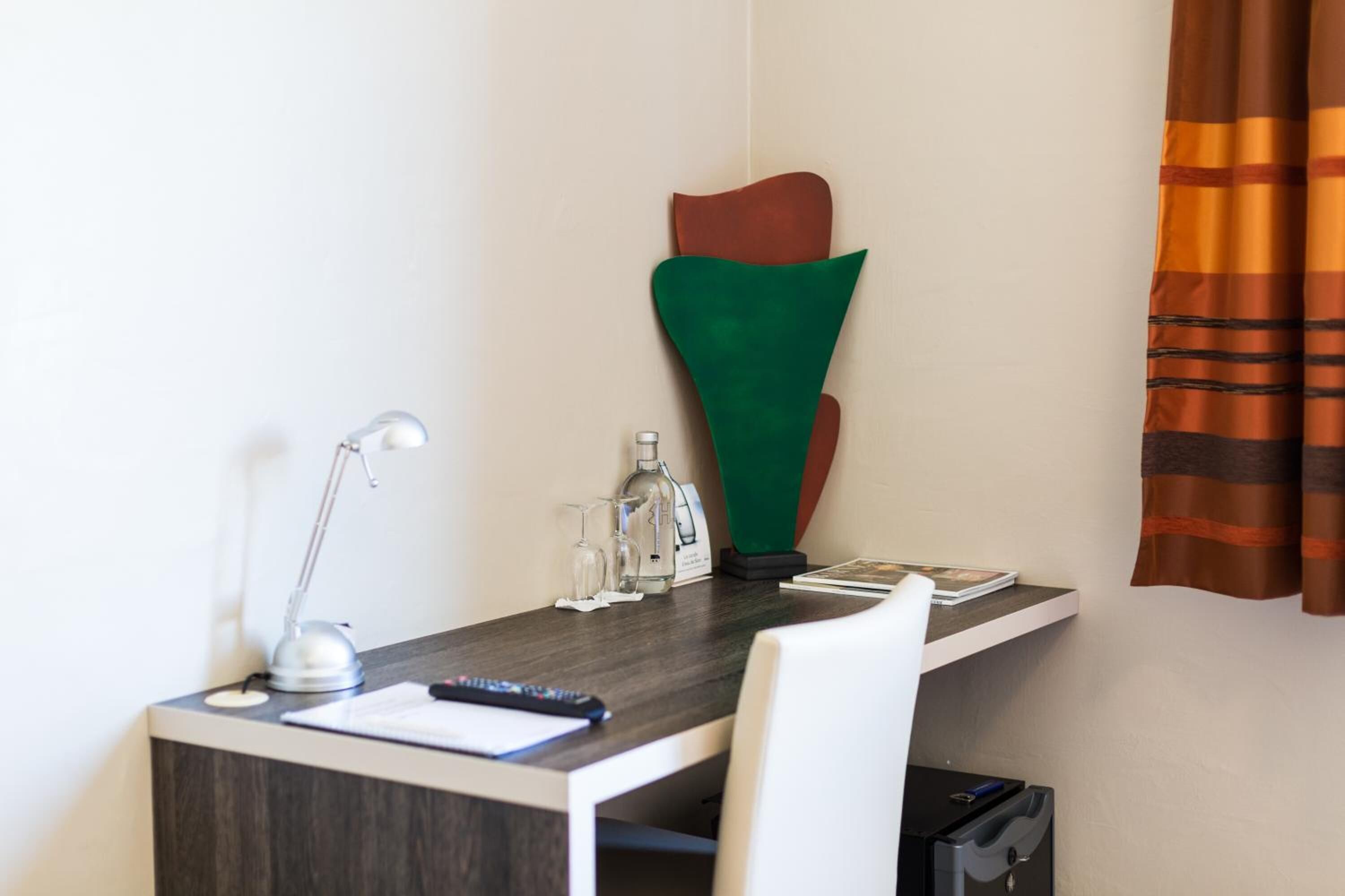 hypo-allergenic bedding, in-room safe, desk, laptop workspace