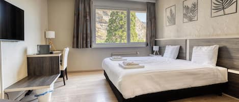 Hypo-allergenic bedding, memory-foam beds, minibar, in-room safe