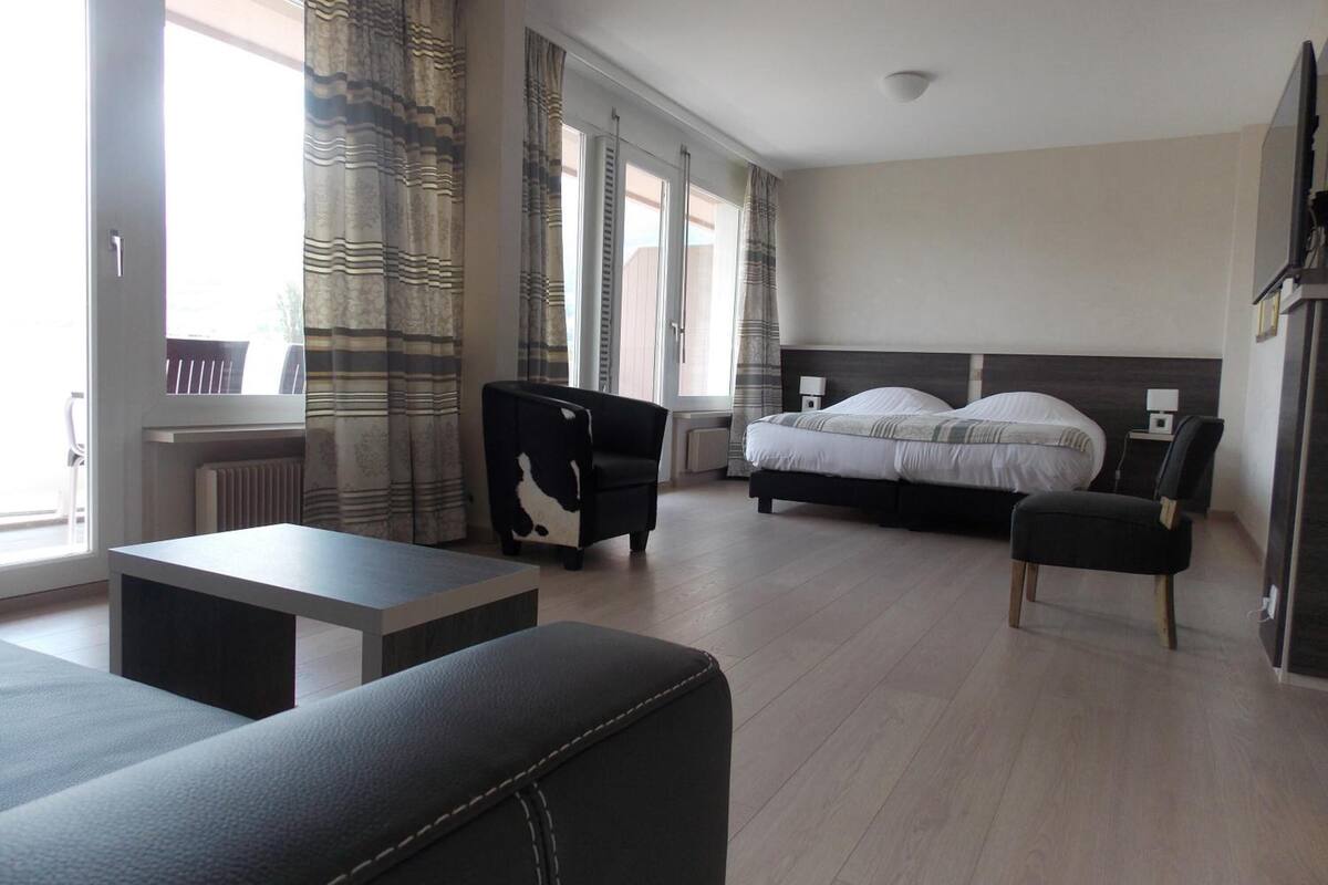 junior suite, mountain view | hypo-allergenic bedding, in-room safe, desk, laptop workspace