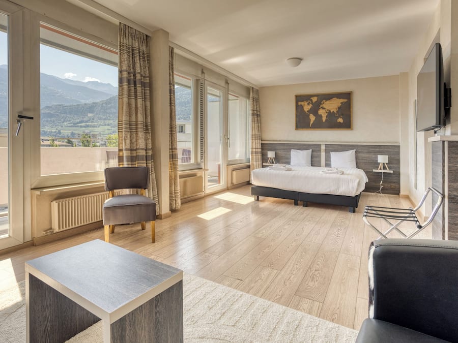 Junior Suite, Mountain View | Hypo-allergenic bedding, memory foam beds, minibar, in-room safe