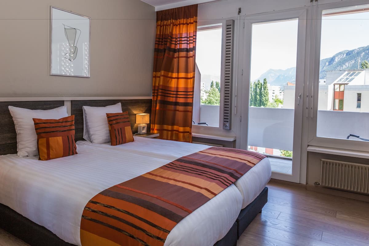 Doppia Standard, vista montagna | 2 camere, biancheria da letto ipoallergenica, una cassaforte in camera