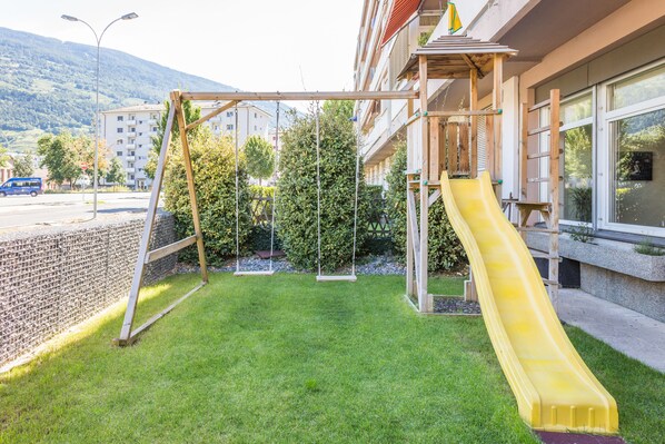 Children’s play area – outdoor