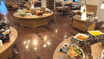 Desayuno buffet diario (JPY 1800 por persona)