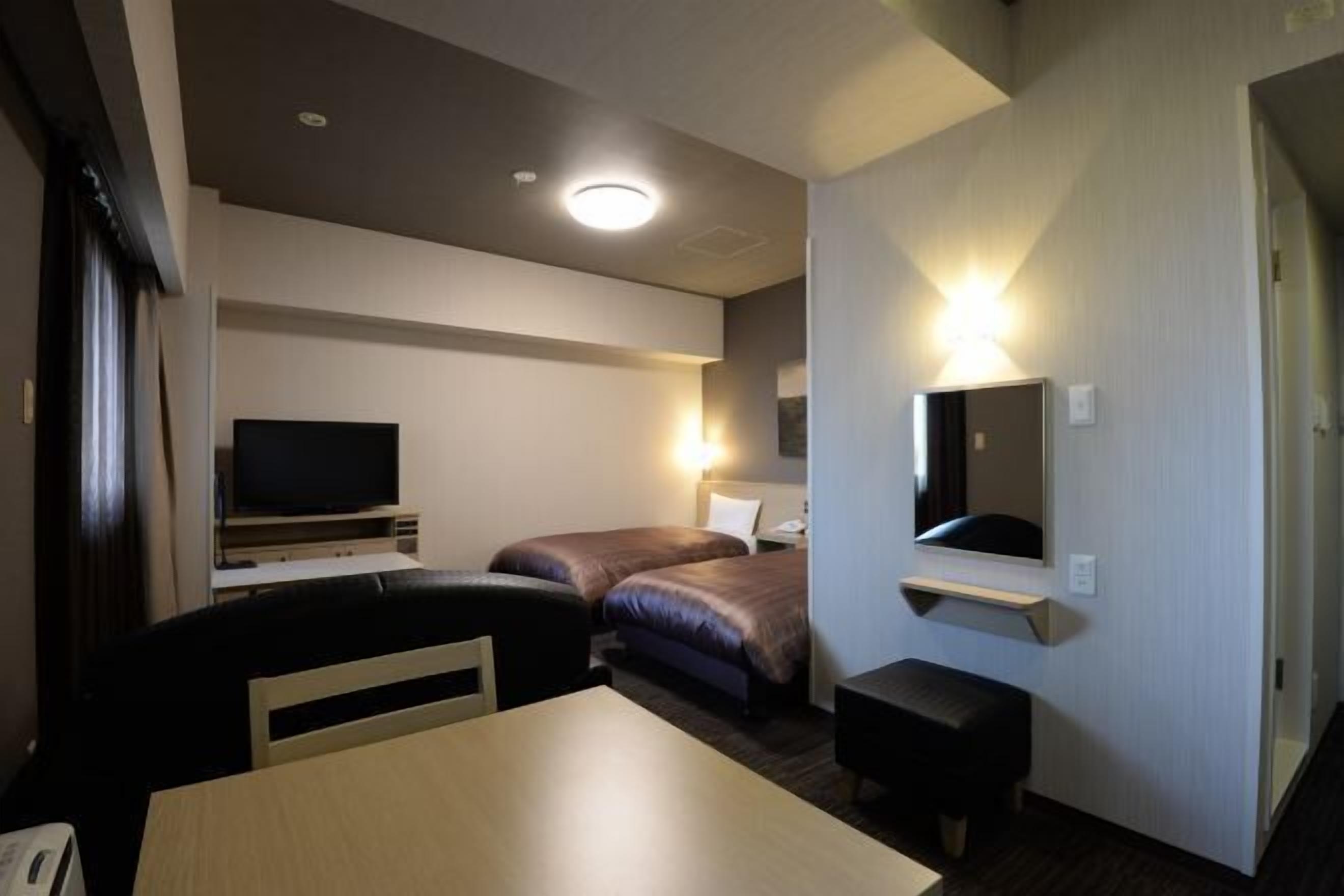 Escritorio, insonorización, wifi gratis y ropa de cama 