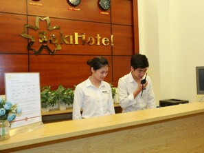 Lobby - OYO Saki Hotel (Hanoi)