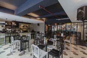 Poolside bar - Verdant Hill Hotel Kuala Lumpur (Kuala Lumpur)