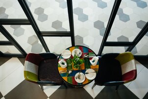 Sarapan prasmanan setiap hari dengan biaya tambahan