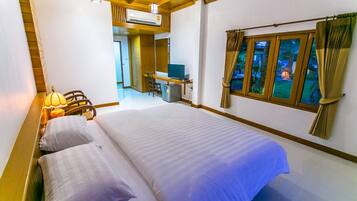 Magrood | Minibar, desk, blackout curtains, rollaway beds