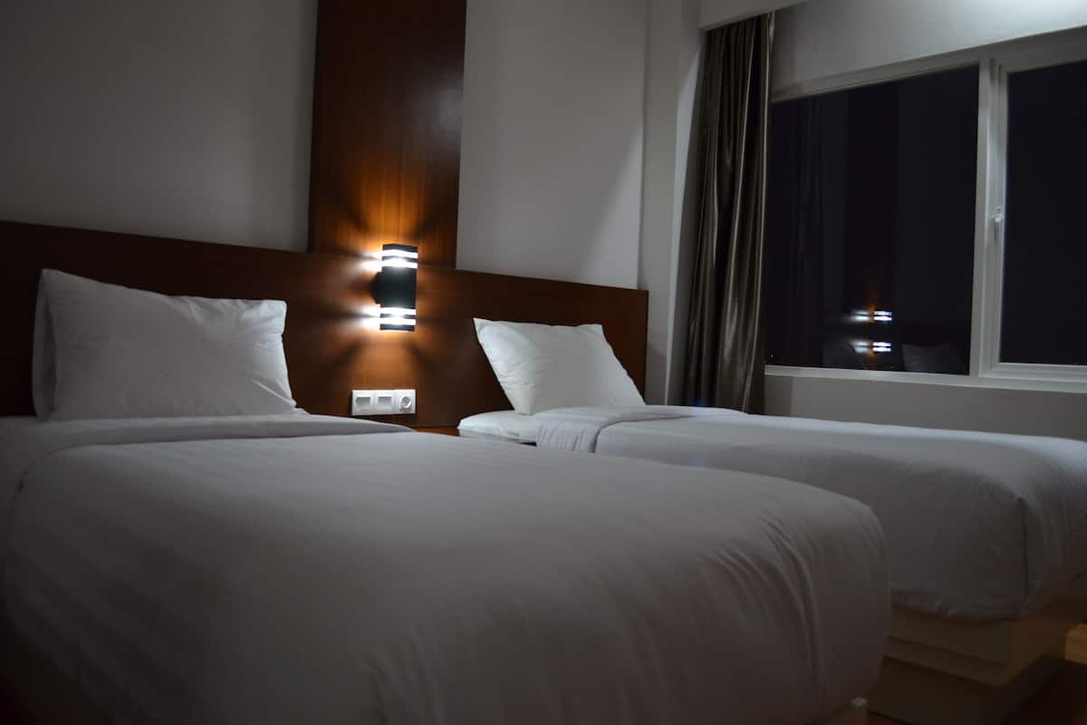 客房內保險箱、書桌、遮光布/窗簾、免費無線上網