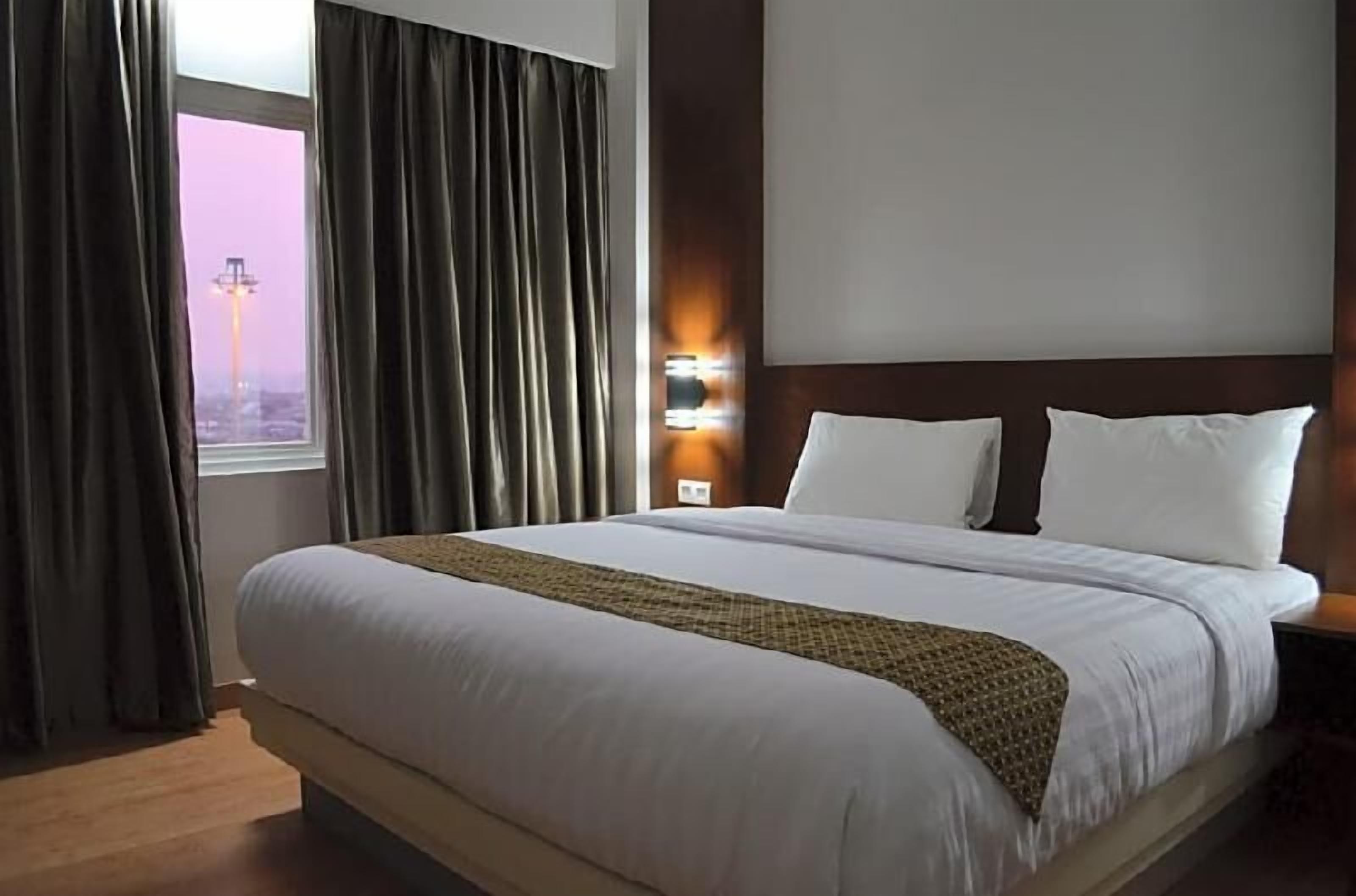 In-room safe, desk, blackout drapes, free WiFi