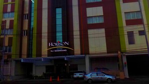 A multi-story hotel with a modern design, featuring a prominent "HORIZON NJ-SEMARANG" sign at the entrance. - Horison Kota Lama Semarang (Semarang)