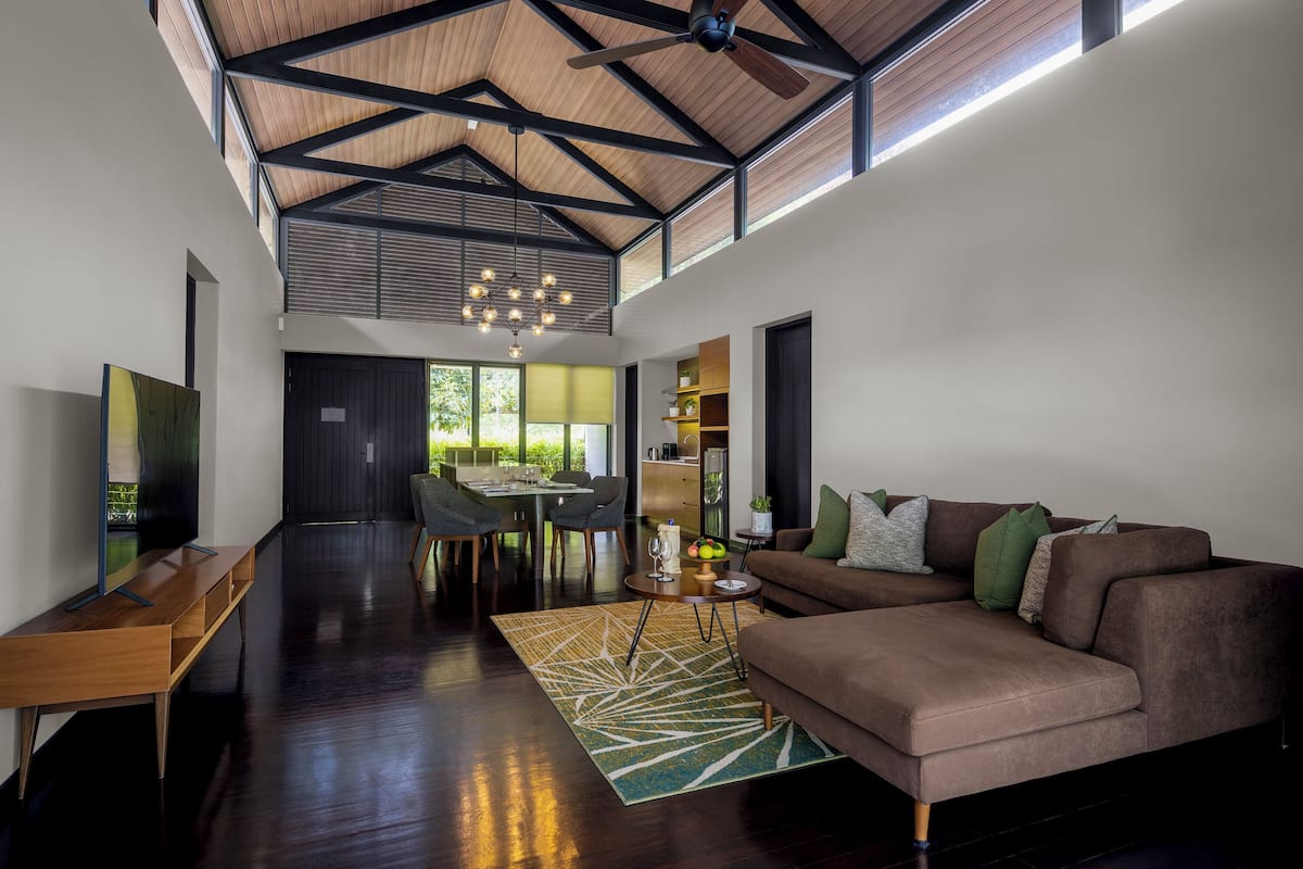 40-inch LED TV with cable channels, TV