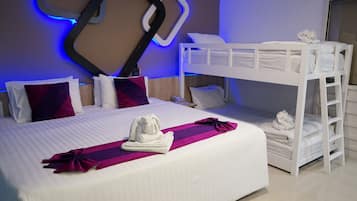 Habitación familiar, para no fumadores | Ropa de cama de alta calidad y artículos del minibar gratis
